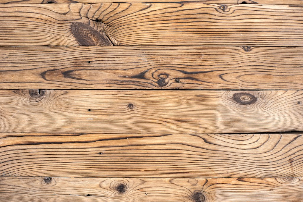 Wie wählt man einen Anbieter für recyceltes Holz? Ein Leitfaden für Architekten